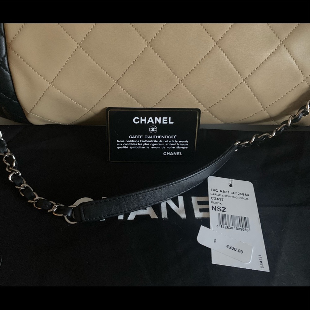 Chanel Handbag - Picture 5 of 8